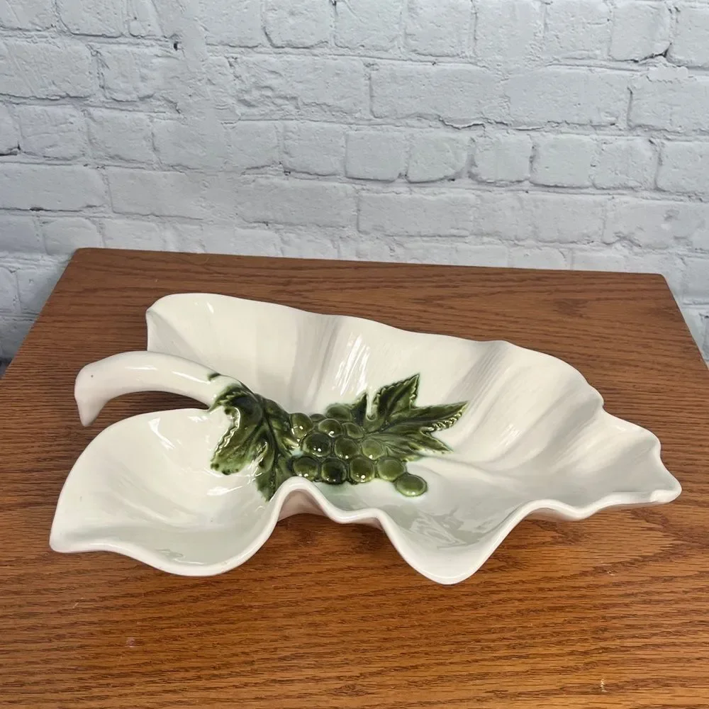 Hull Tokay or Tuscany White Large 14